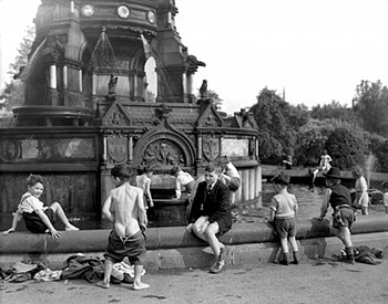 Work:&nbsp;Harry Benson Glasgow Boys in the Fountain