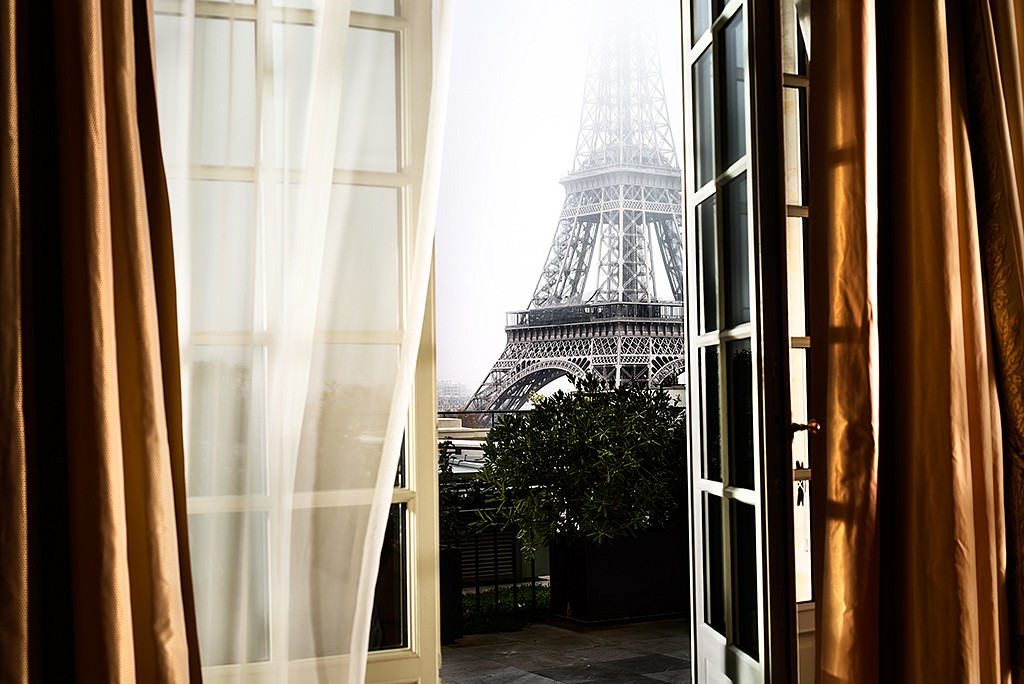 David Drebin, Escape to Paris, 2012
Digital C Print, 20 x 30 inches; 30 x 45 inches; 48 x 72 inches