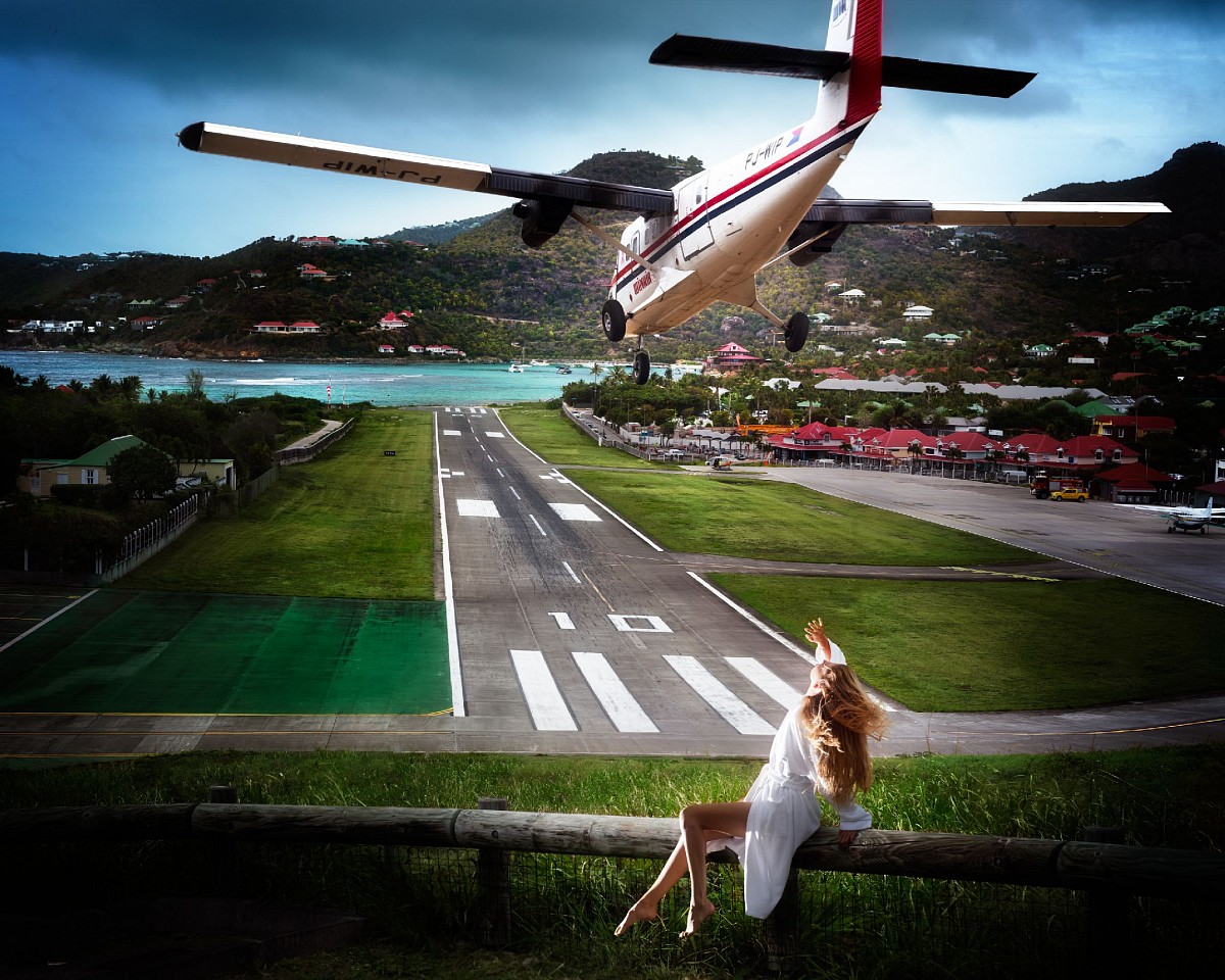 David Drebin, Risky Landing, 2024
Lenticular Photograph, 48 x 48 in.