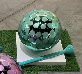 Work:&nbsp;Abby Modell Zero Gravity Golf Ball (Jade)